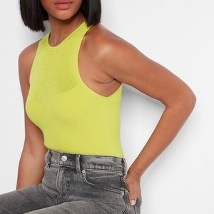Body contour high neck sweater tank